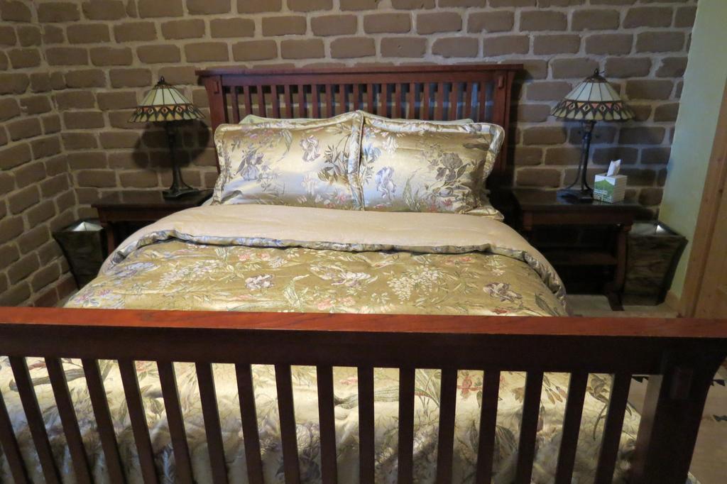Silver River Adobe Inn Bed And Breakfast ファーミントン エクステリア 写真